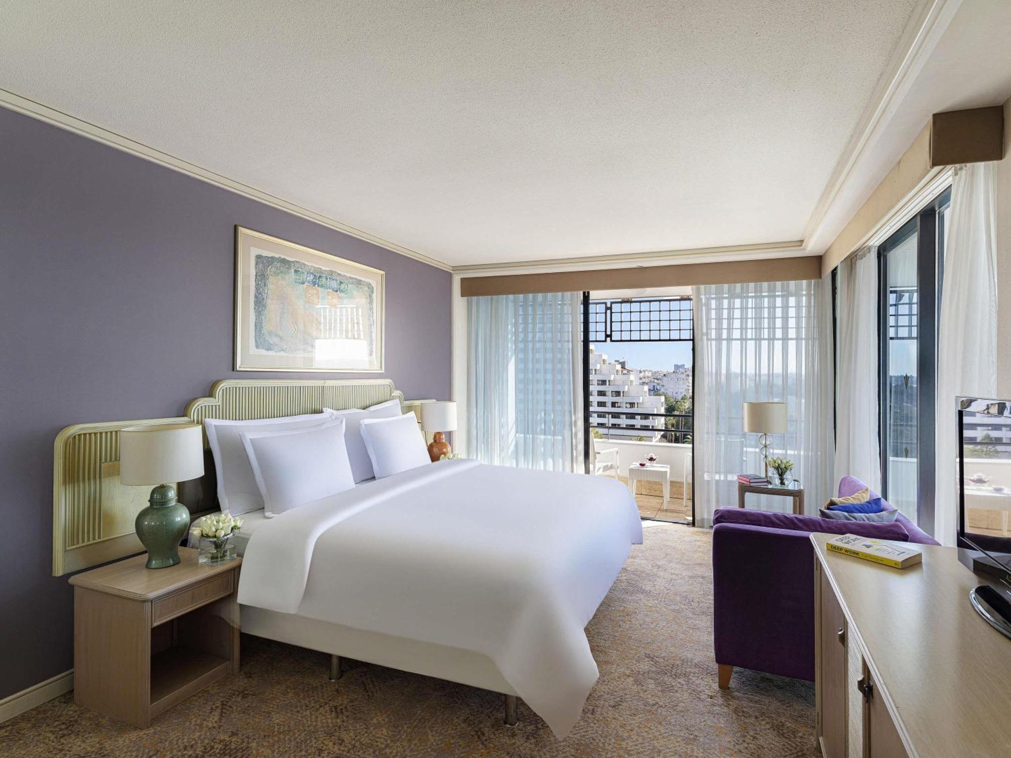 Standard King Room City View
